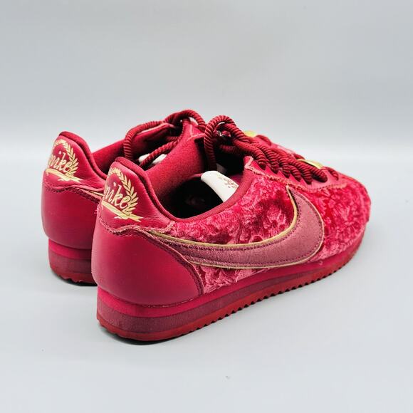 Nike Shoes Womens 7 Red Velvet Cortez SE Classic Floral Embroidered Gold Low Top - Picture 6 of 9